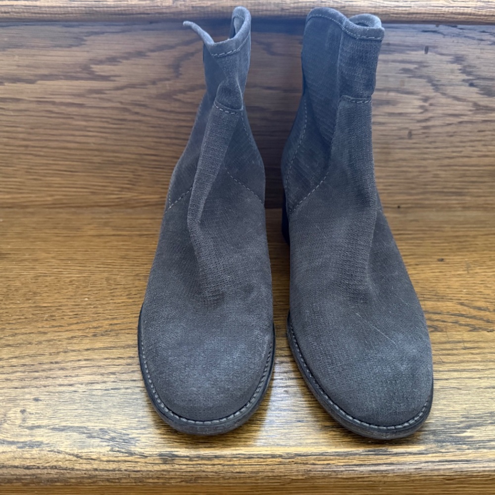 Aquatalia Taylor Gray Suede Ankle Bootie 8.5 NWT - Picture 4 of 10